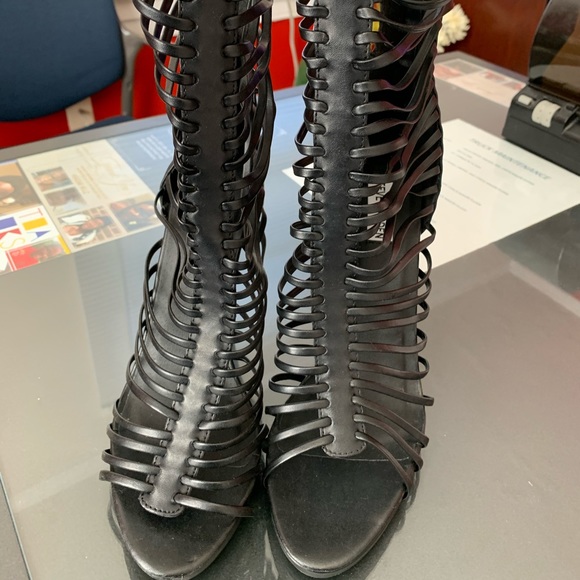 Ladies Heels - Picture 5 of 8